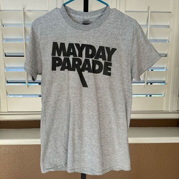 Mayday Parade Men’s Small Band Shirt Gray Black Spellout Logo Emo Pop Punk Rock - Picture 1 of 3